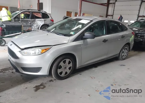 2018 Ford Focus S z USA, uszkodzony, nr VIN 1FADP3E20JL266357